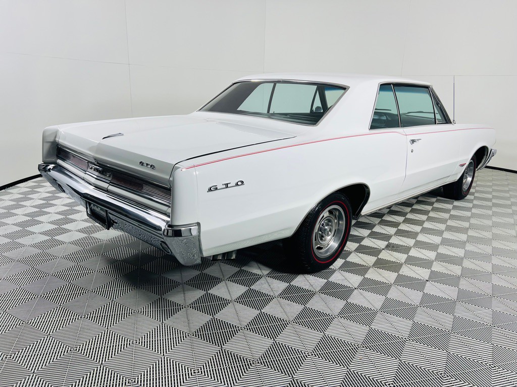 1964 Pontiac GTO Image 9