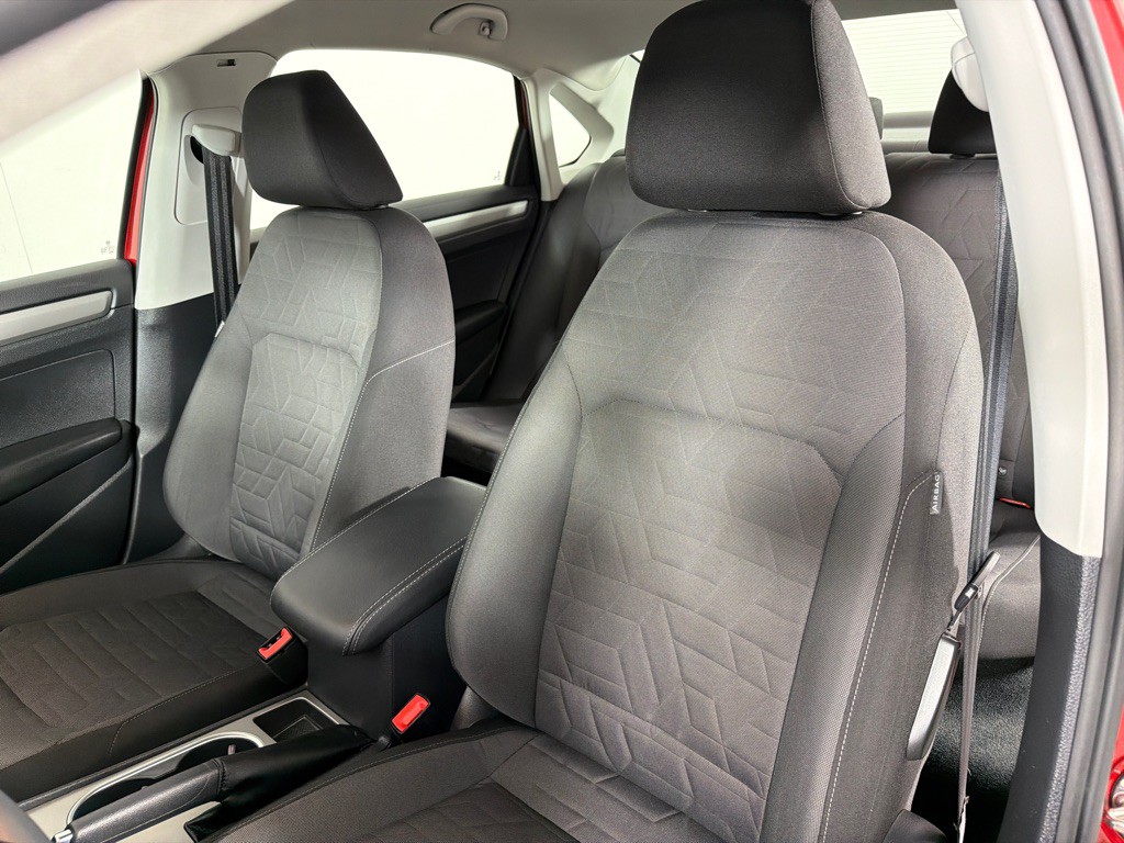 2020 Volkswagen Passat Image 13