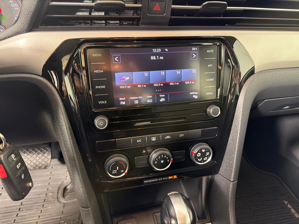 2020 Volkswagen Passat Image 16