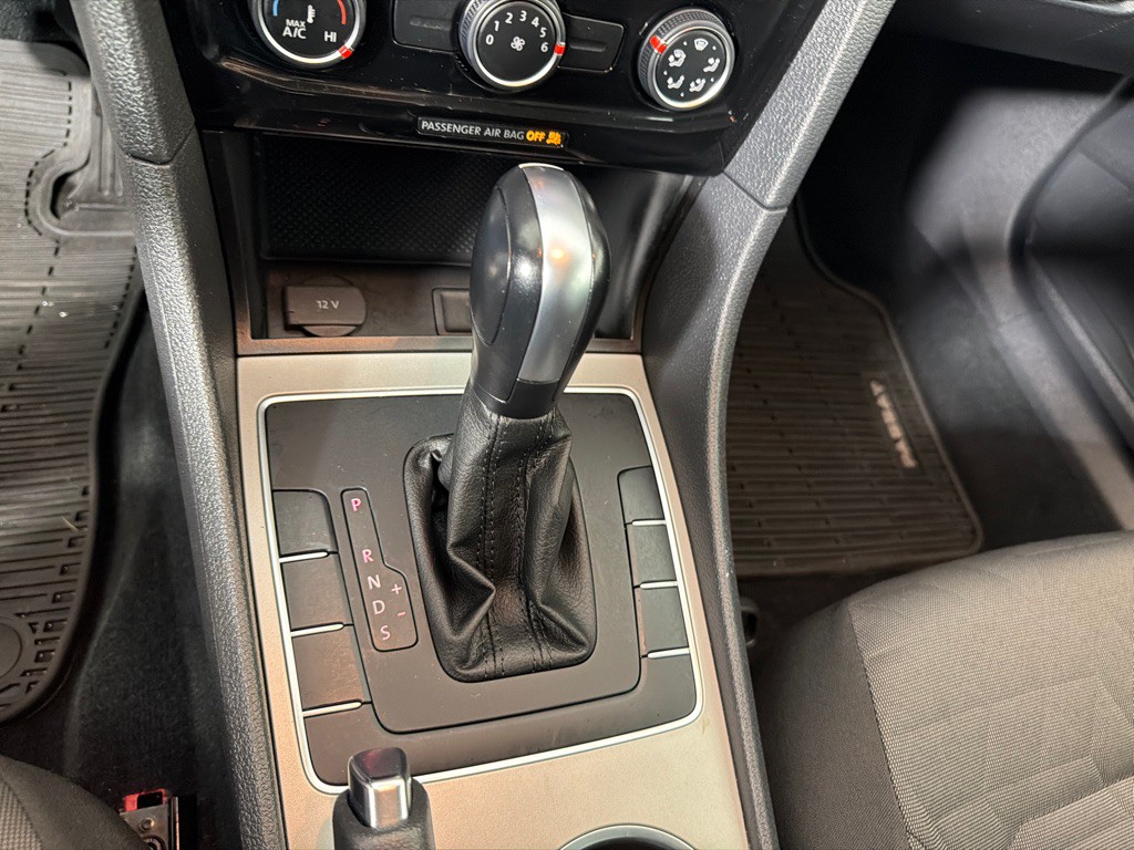 2020 Volkswagen Passat Image 18