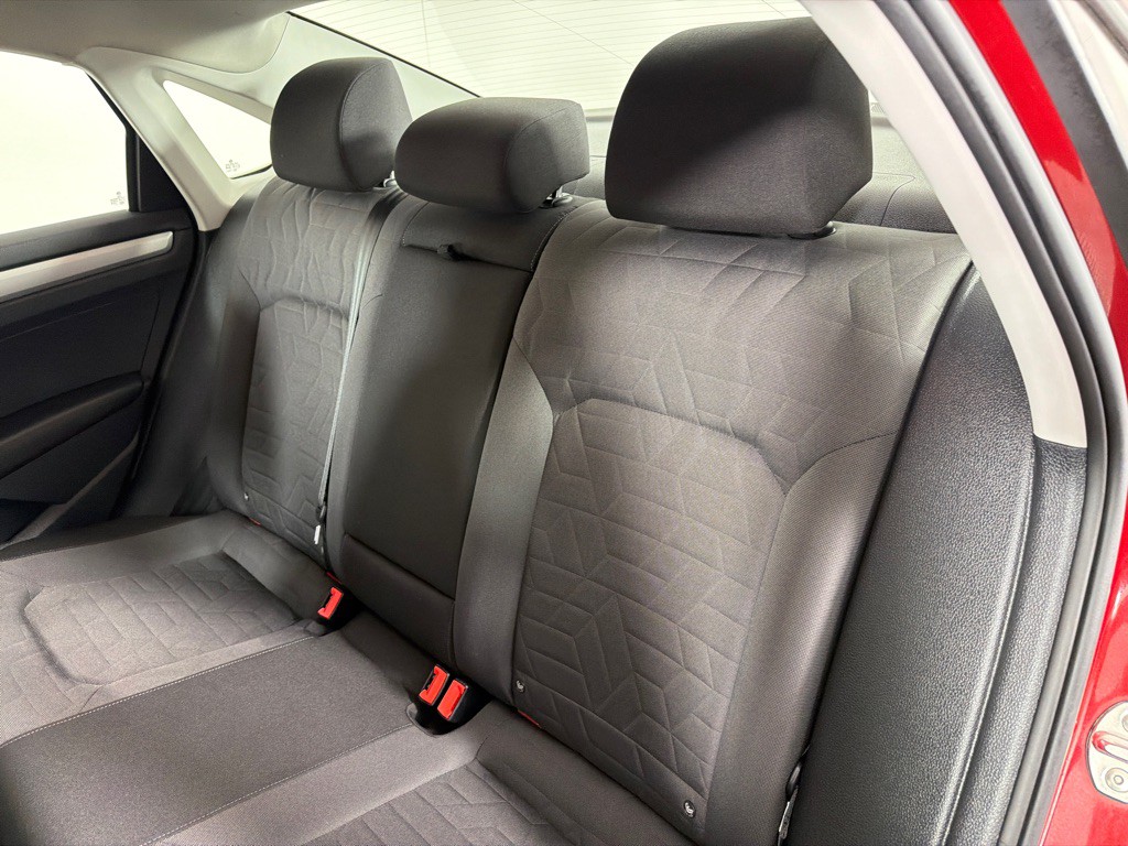 2020 Volkswagen Passat Image 20