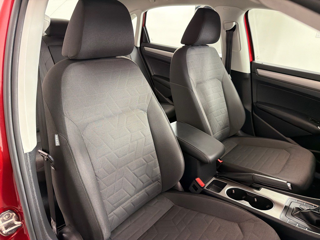 2020 Volkswagen Passat Image 24