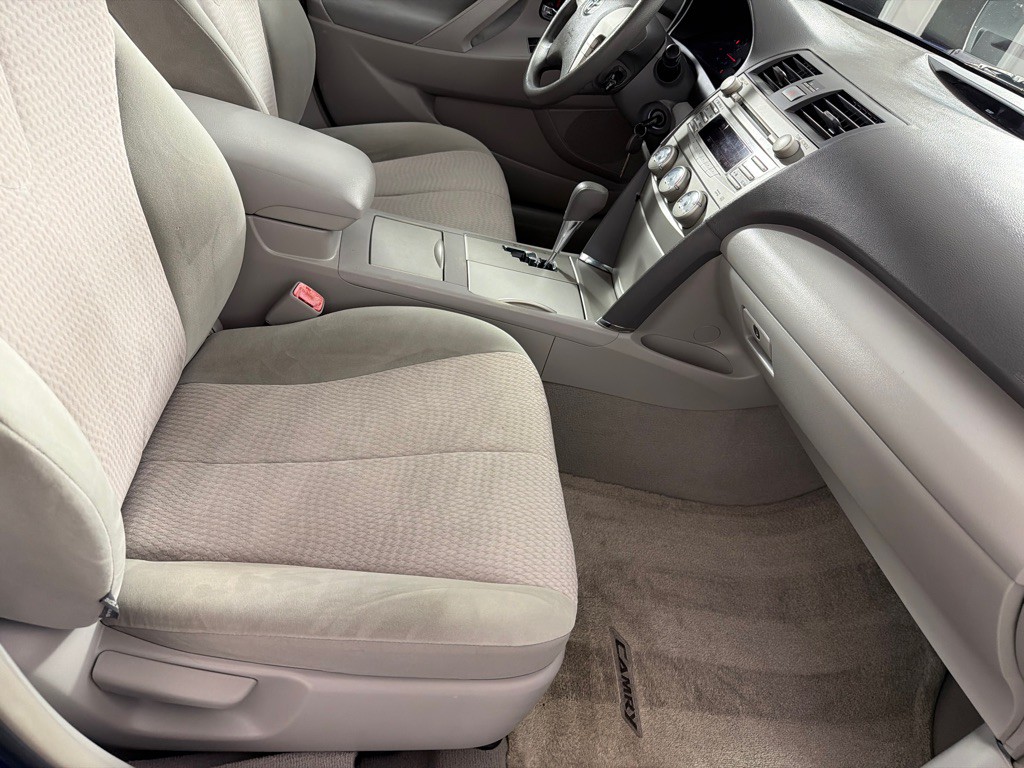 2010 Toyota Camry Image 21