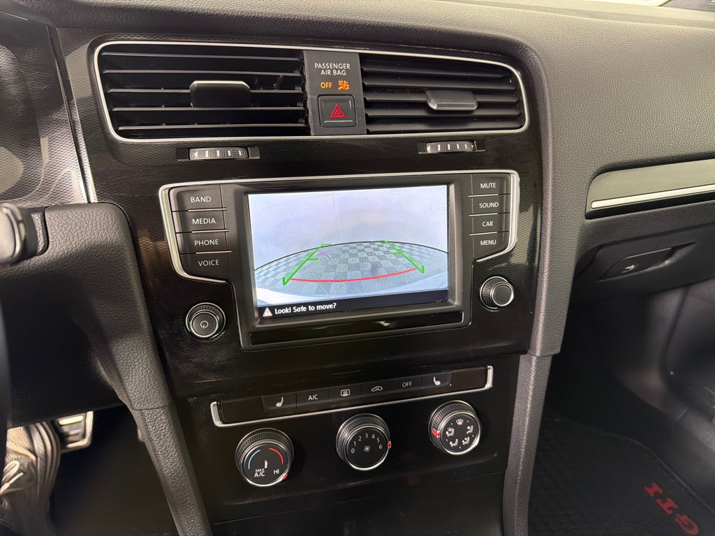 2016 Volkswagen GTI Image 16