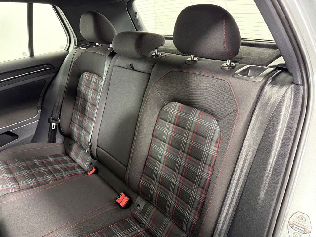 2016 Volkswagen GTI Image 19