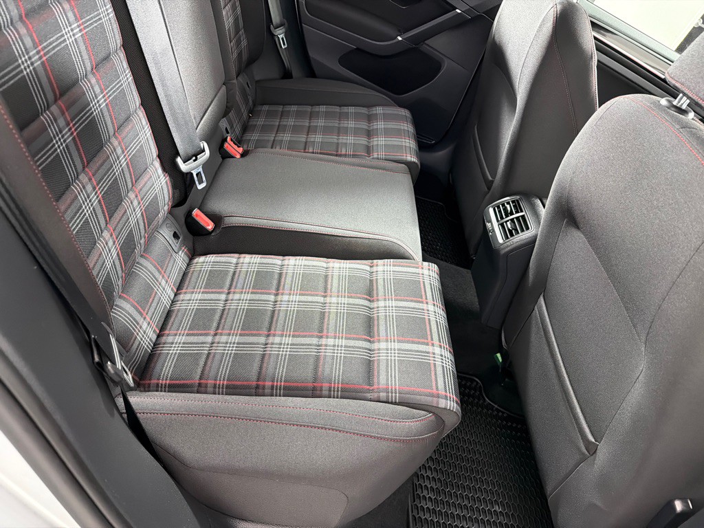 2016 Volkswagen GTI Image 20