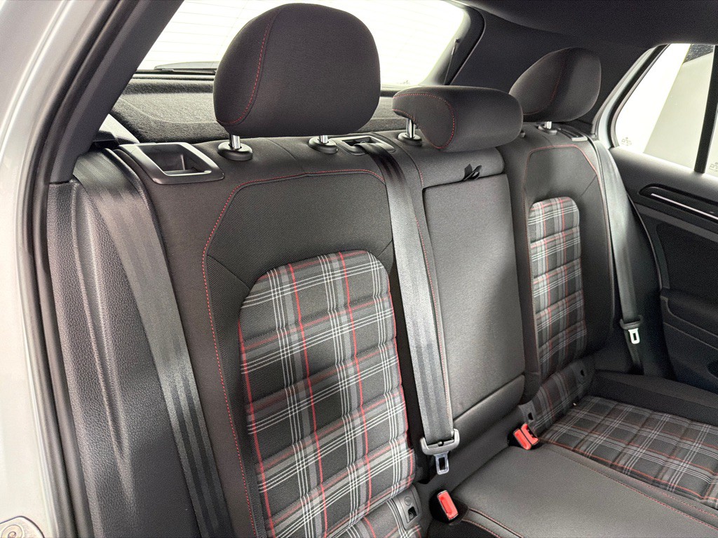 2016 Volkswagen GTI Image 21