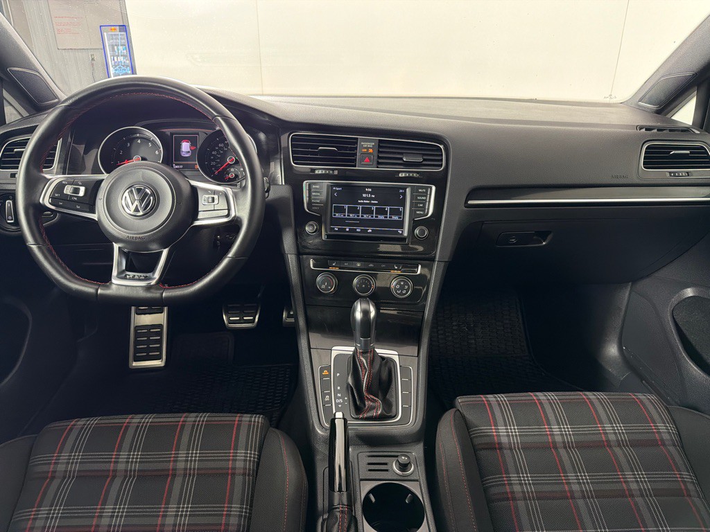 2016 Volkswagen GTI Image 22