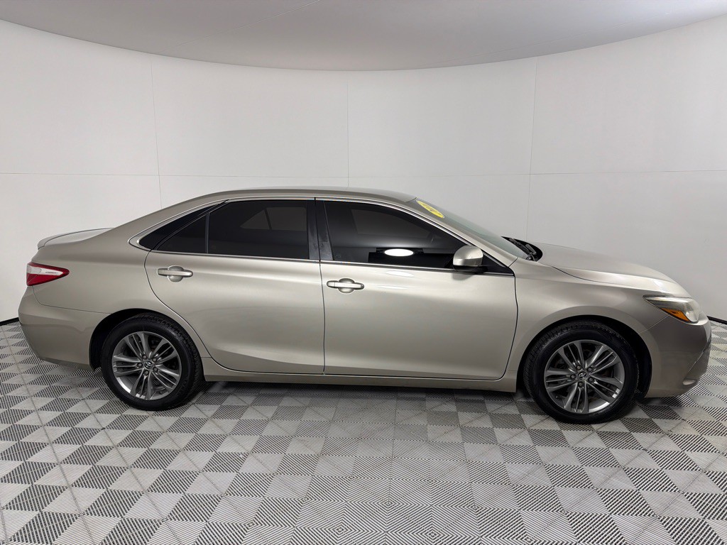 2016 Toyota Camry Image 3