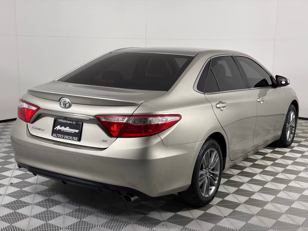 2016 Toyota Camry Image 4