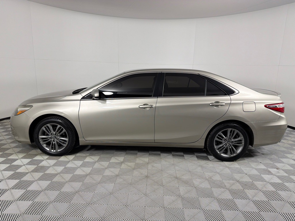 2016 Toyota Camry Image 7