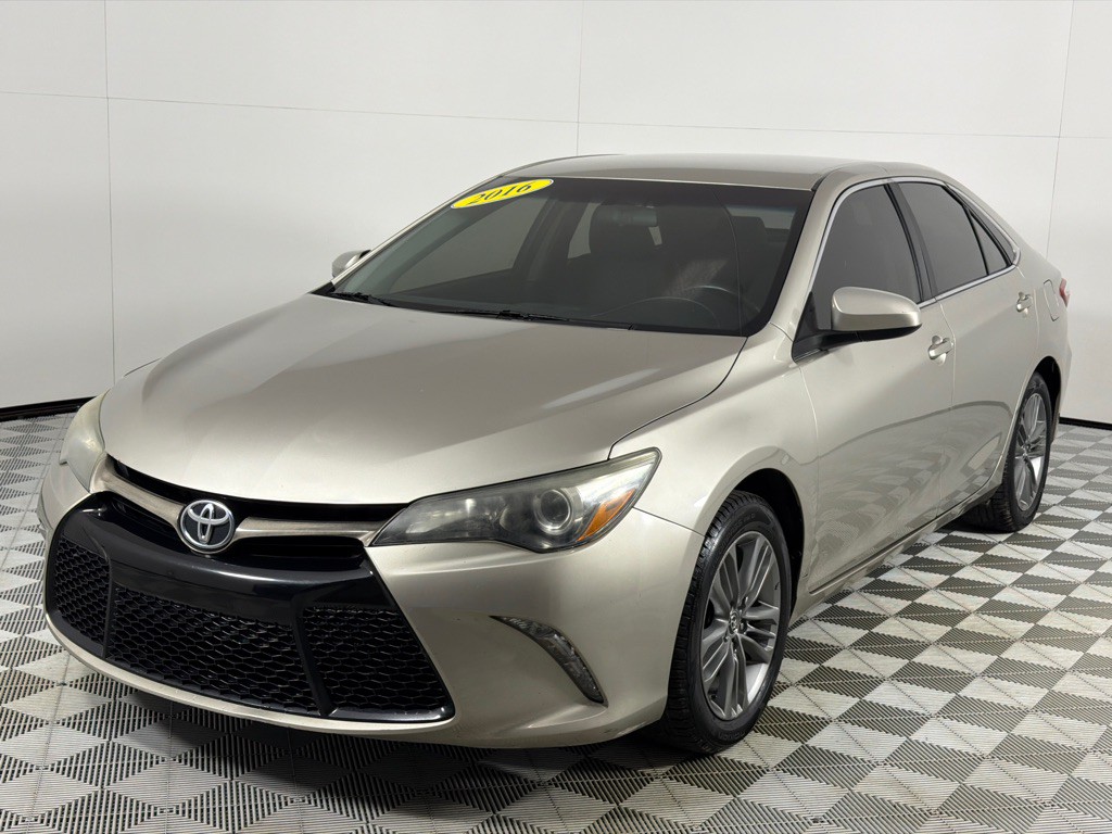 2016 Toyota Camry Image 8