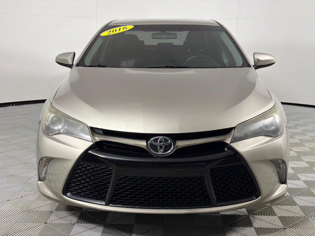 2016 Toyota Camry Image 9