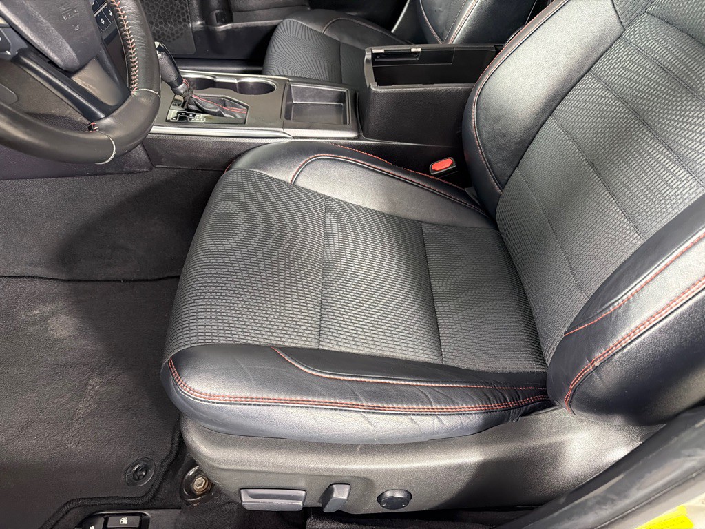 2016 Toyota Camry Image 11