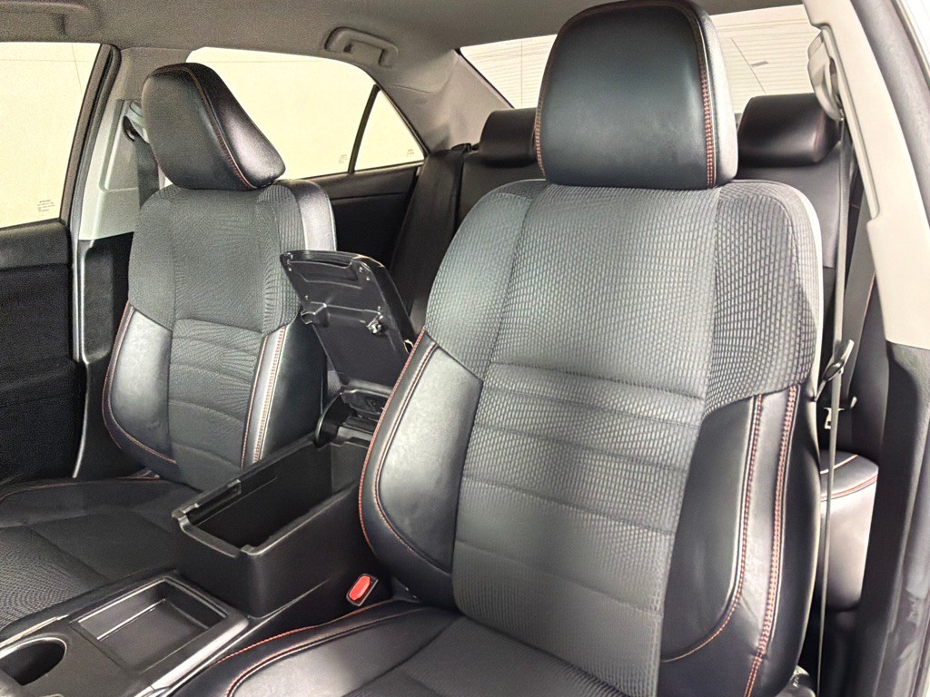 2016 Toyota Camry Image 12