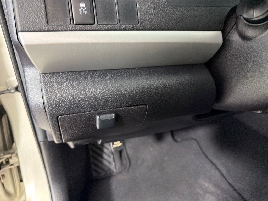 2016 Toyota Camry Image 13