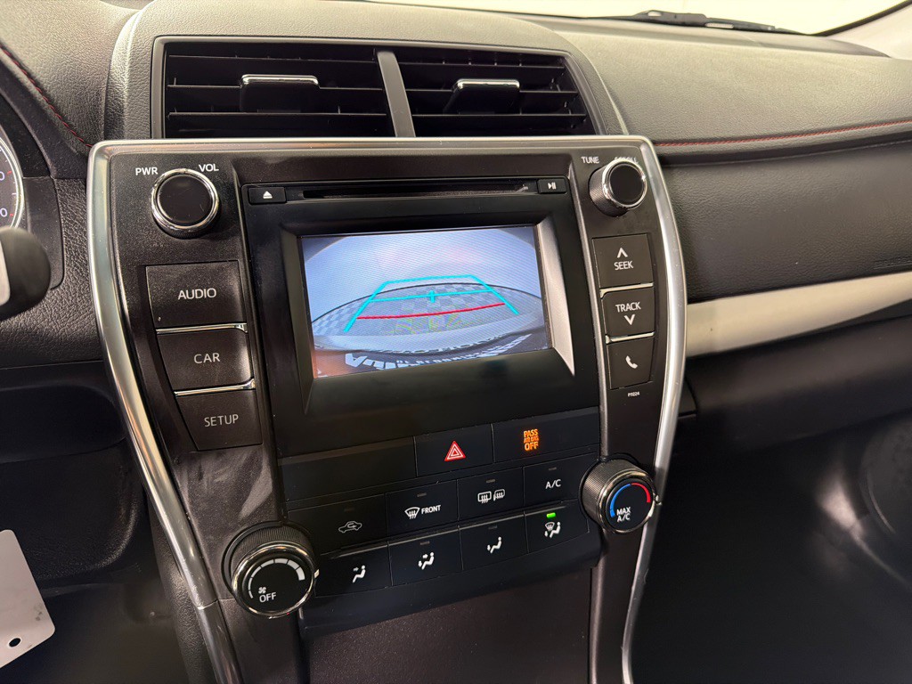 2016 Toyota Camry Image 16