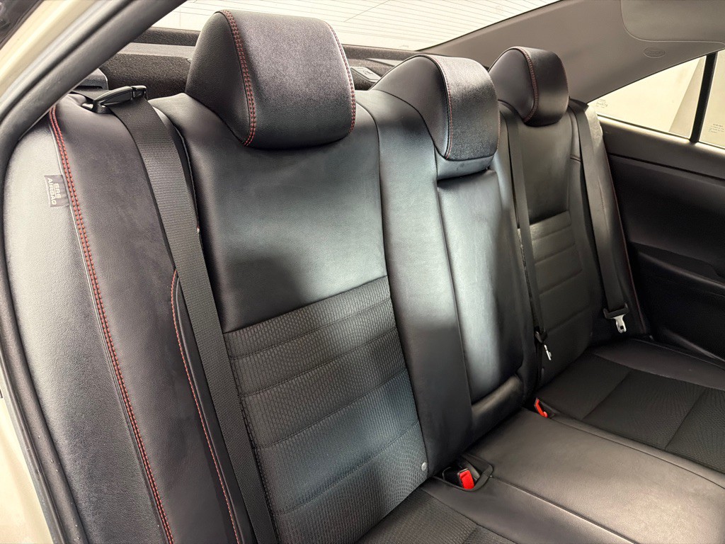 2016 Toyota Camry Image 21