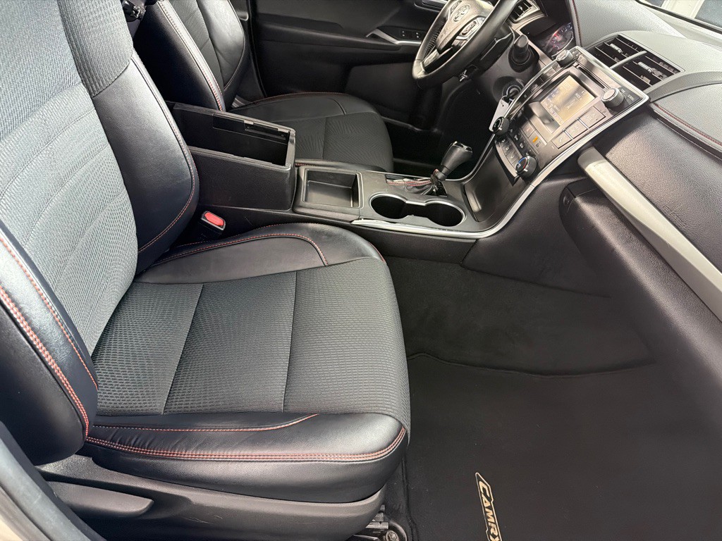 2016 Toyota Camry Image 22