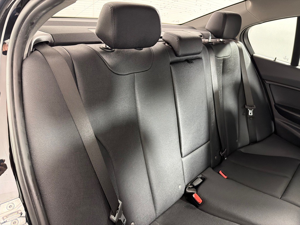 2018 BMW 3 Series Image 23