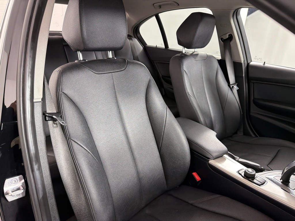 2018 BMW 3 Series Image 25