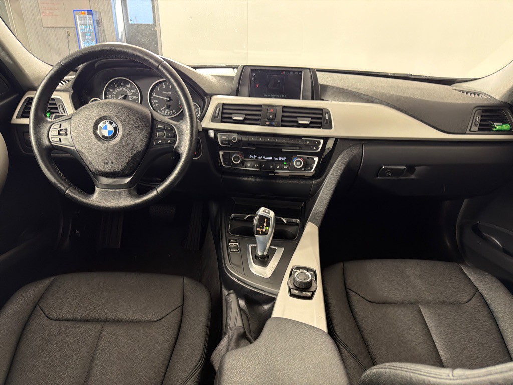 2018 BMW 3 Series Image 26