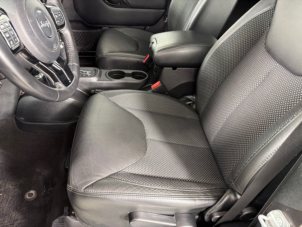 2016 Jeep Wrangler Image 13