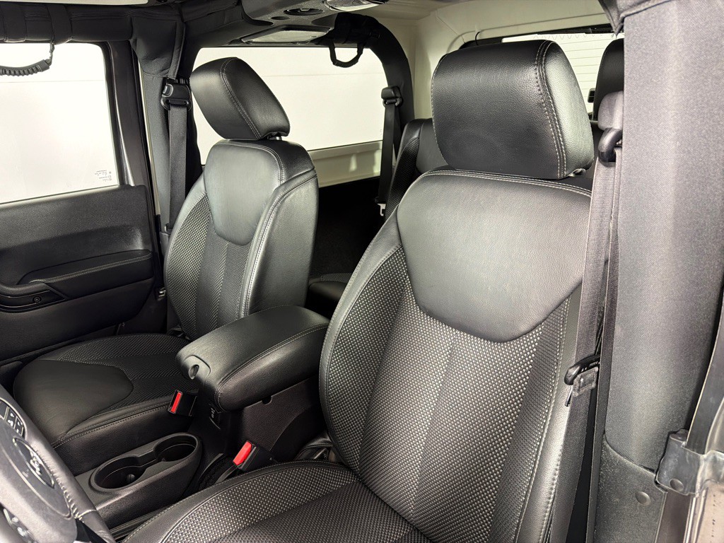 2016 Jeep Wrangler Image 14