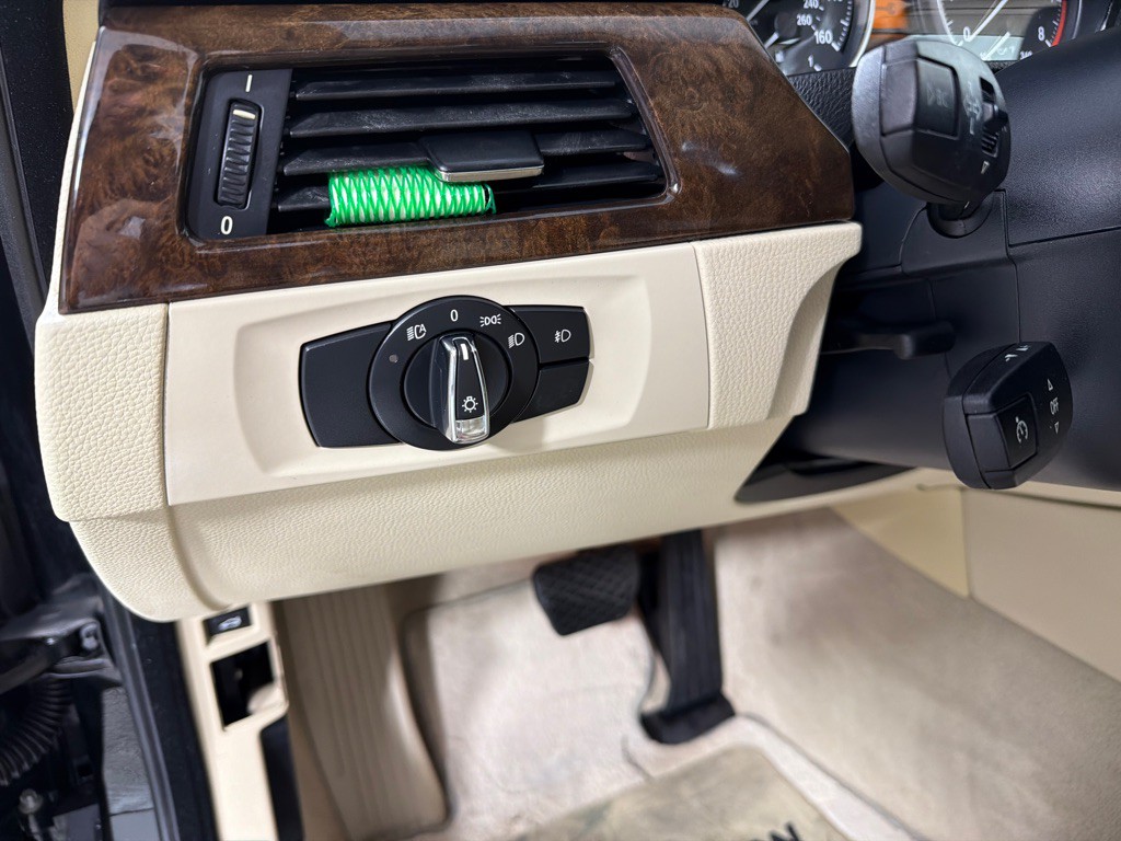 2009 BMW 3 Series Image 13