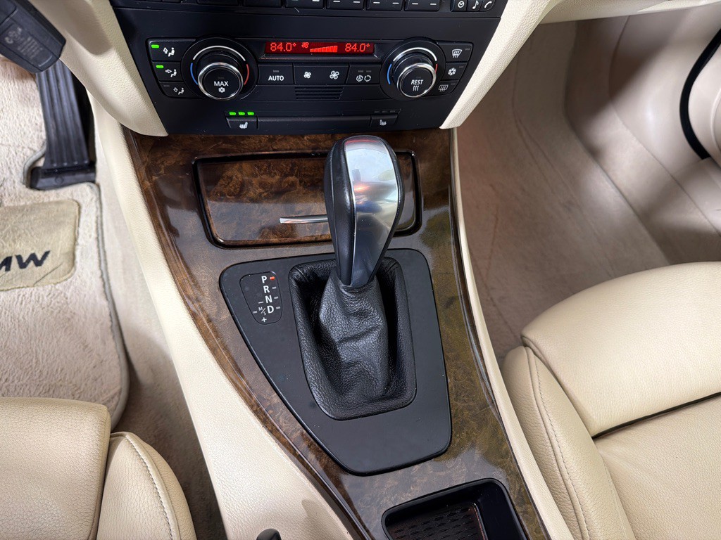 2009 BMW 3 Series Image 16