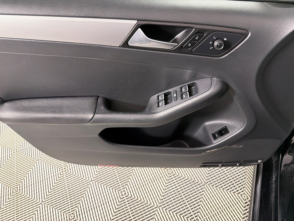 2015 Volkswagen Jetta Image 10
