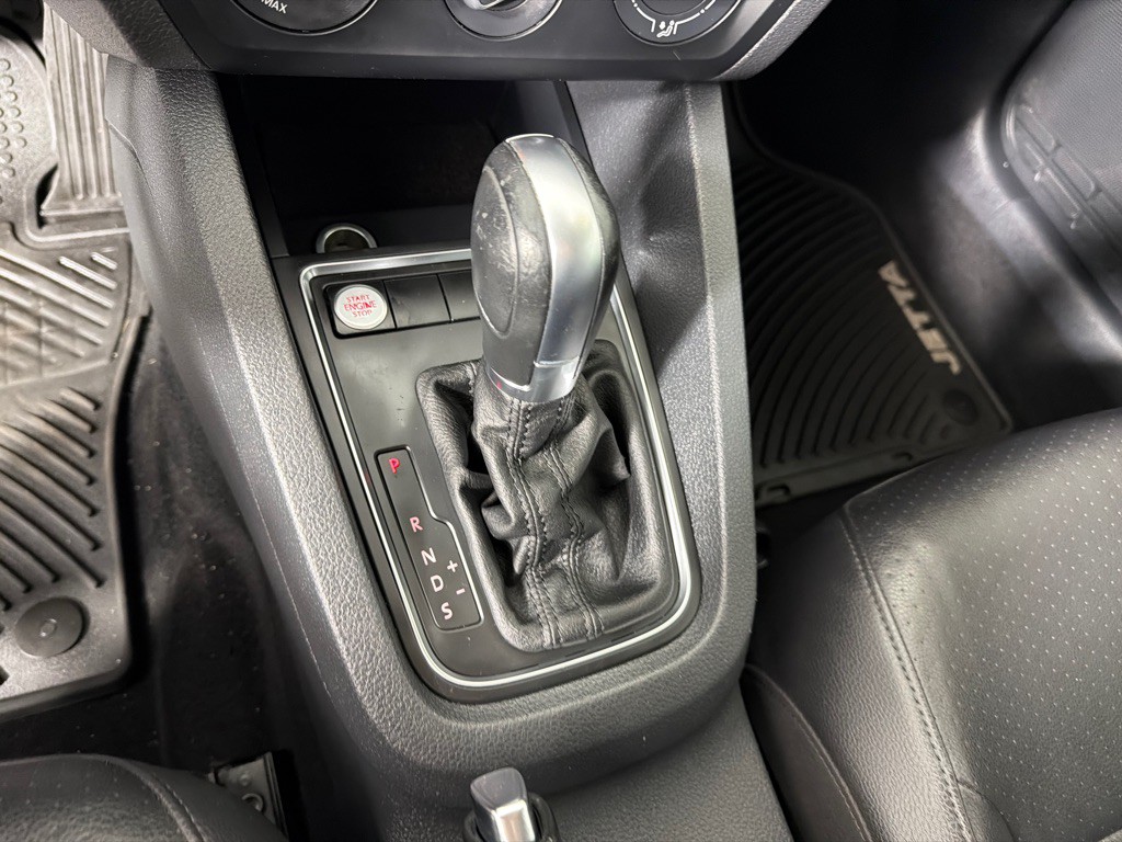 2015 Volkswagen Jetta Image 17