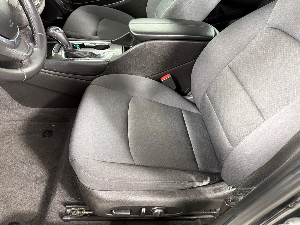 2016 Chevrolet Malibu Image 13