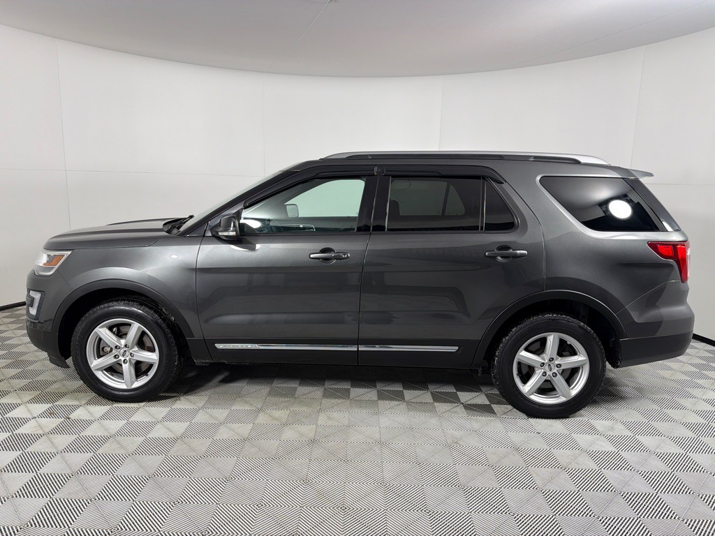 2017 Ford Explorer Image 8