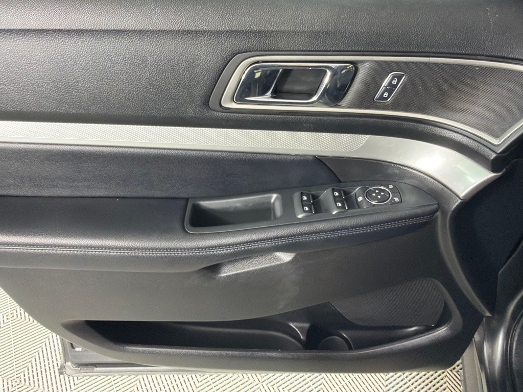 2017 Ford Explorer Image 12