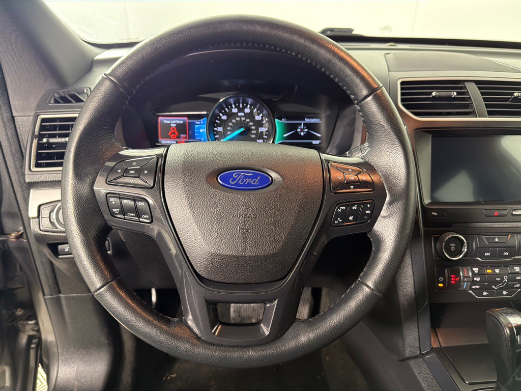 2017 Ford Explorer Image 16