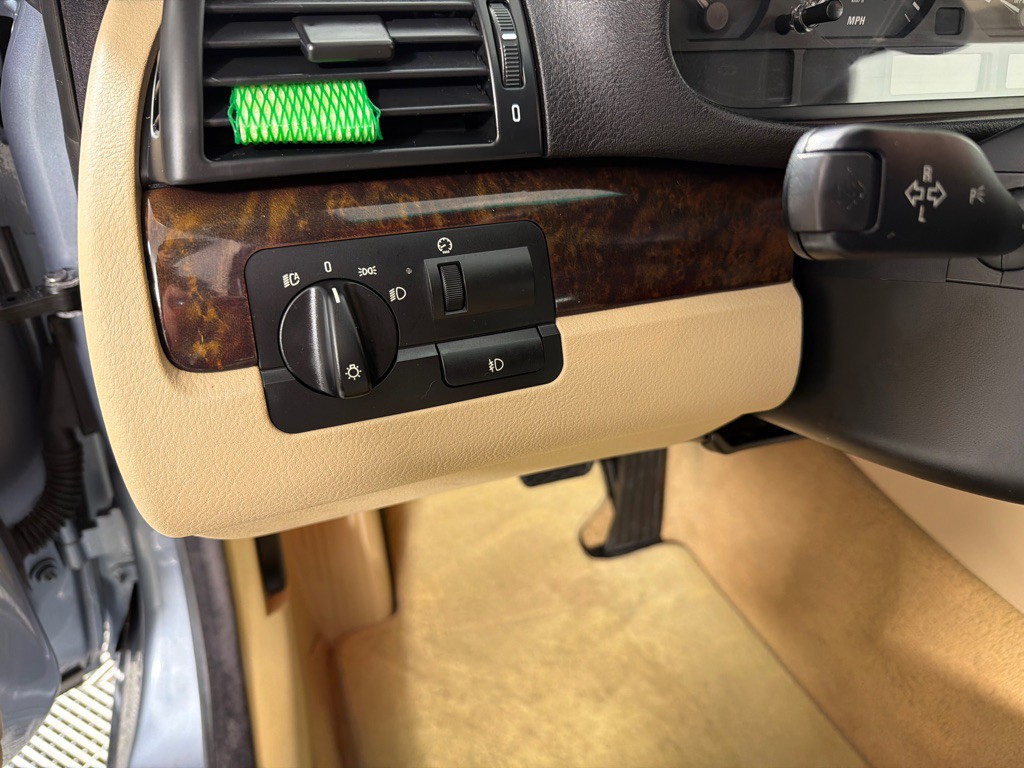 2006 BMW 3 Series Image 25