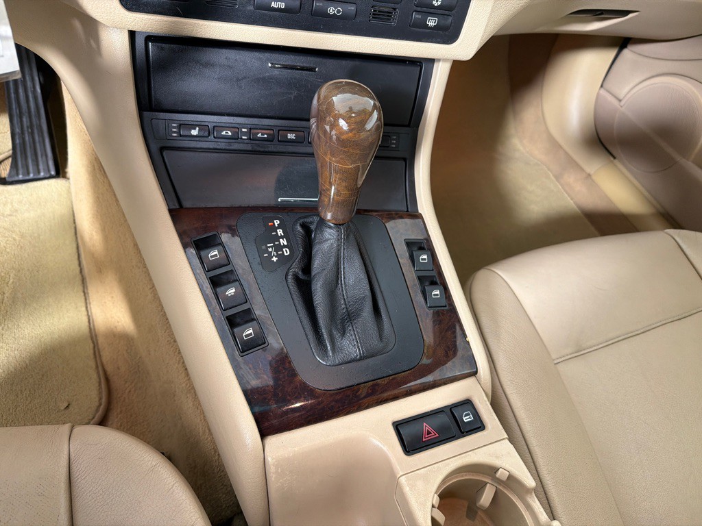 2006 BMW 3 Series Image 28