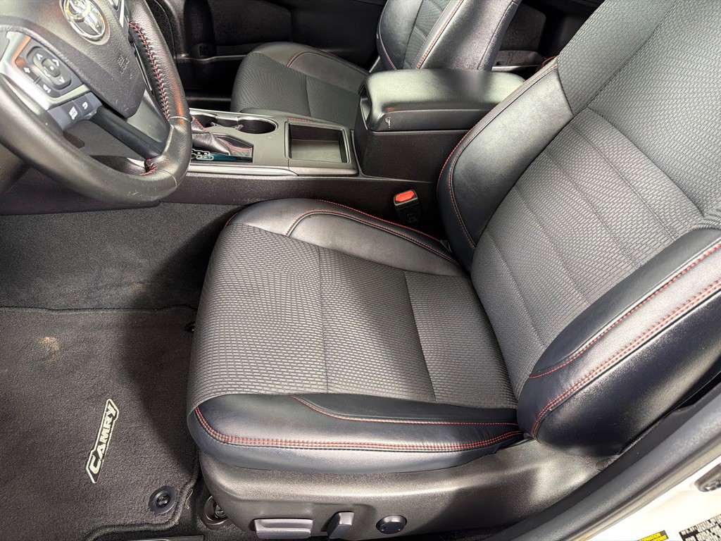 2016 Toyota Camry Image 12