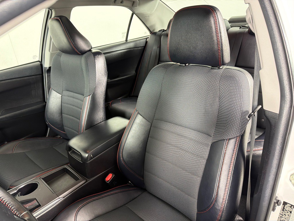 2016 Toyota Camry Image 13