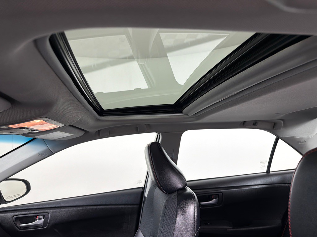 2016 Toyota Camry Image 14