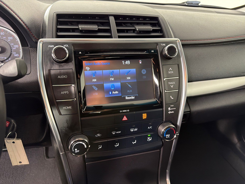 2016 Toyota Camry Image 17