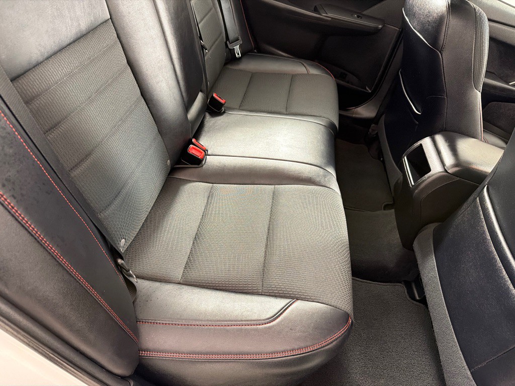 2016 Toyota Camry Image 22