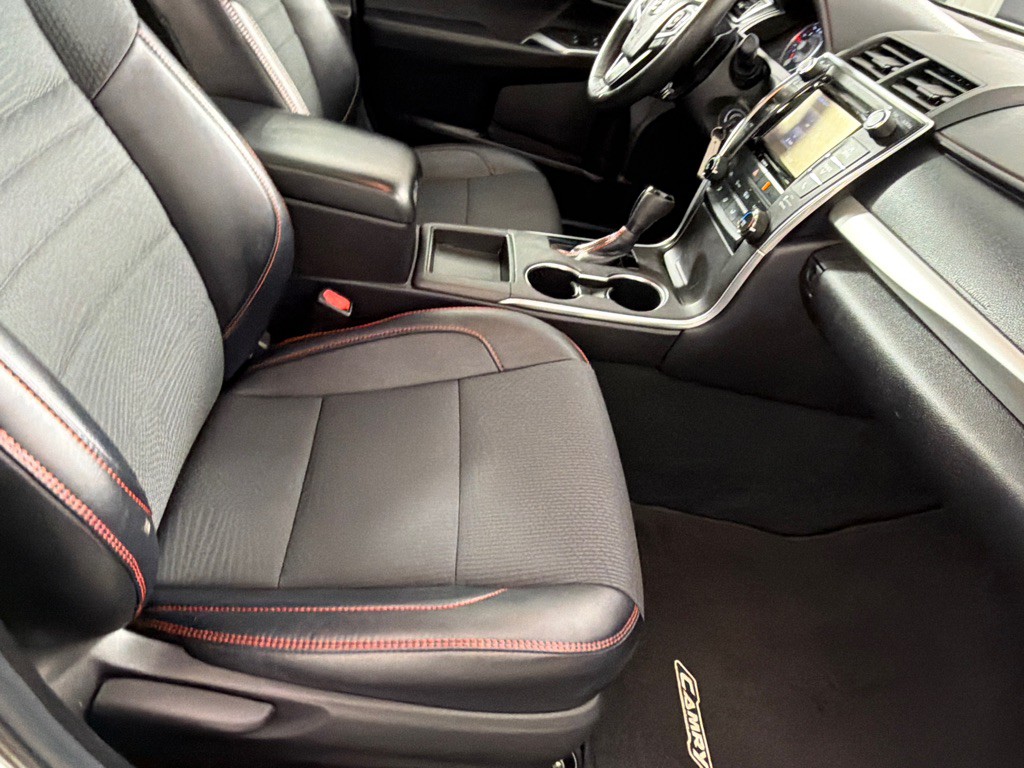 2016 Toyota Camry Image 24
