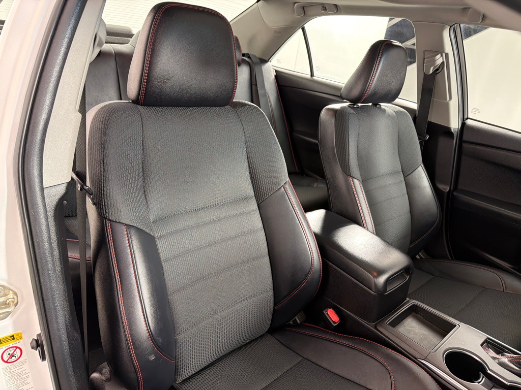 2016 Toyota Camry Image 25