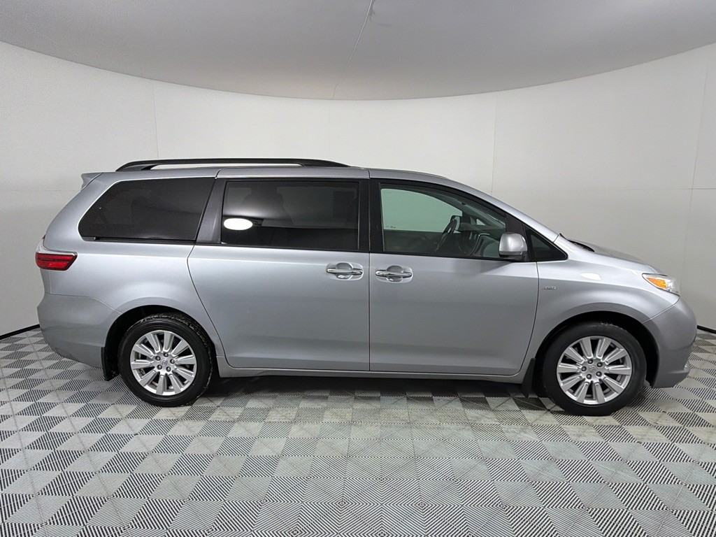 2017 Toyota Sienna Image 4
