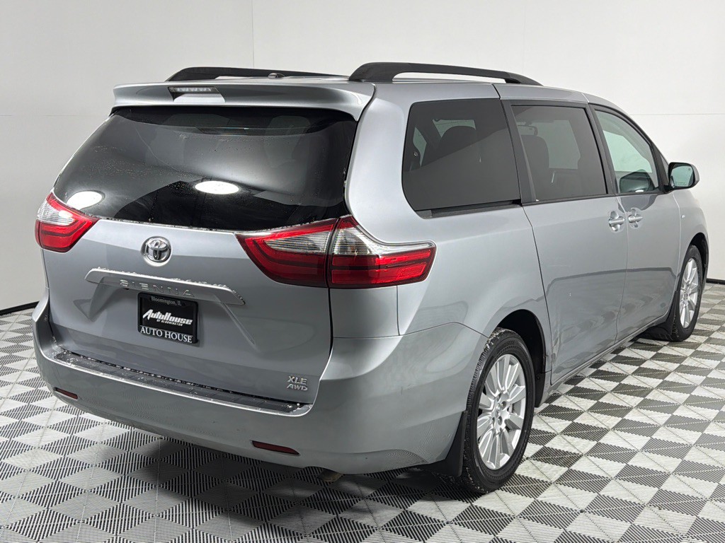 2017 Toyota Sienna Image 5