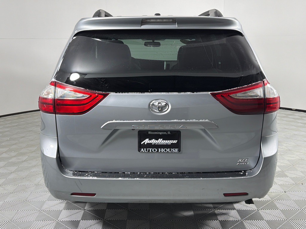 2017 Toyota Sienna Image 6