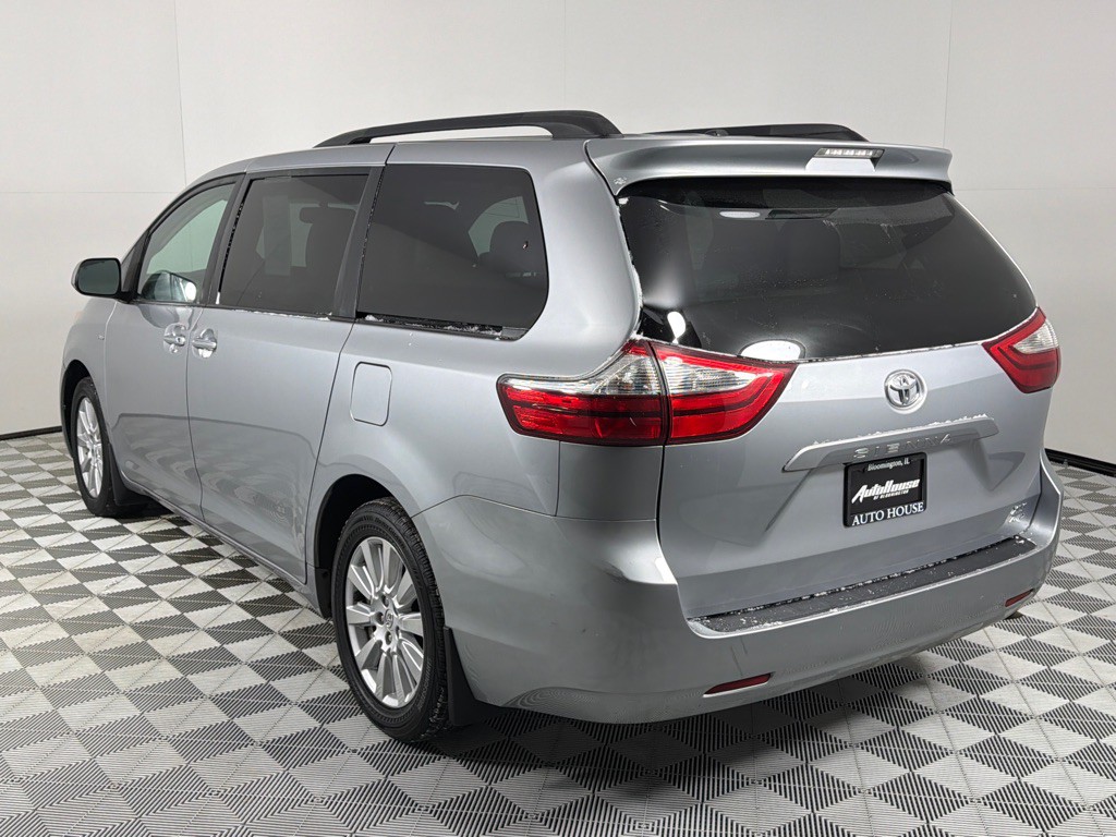 2017 Toyota Sienna Image 7