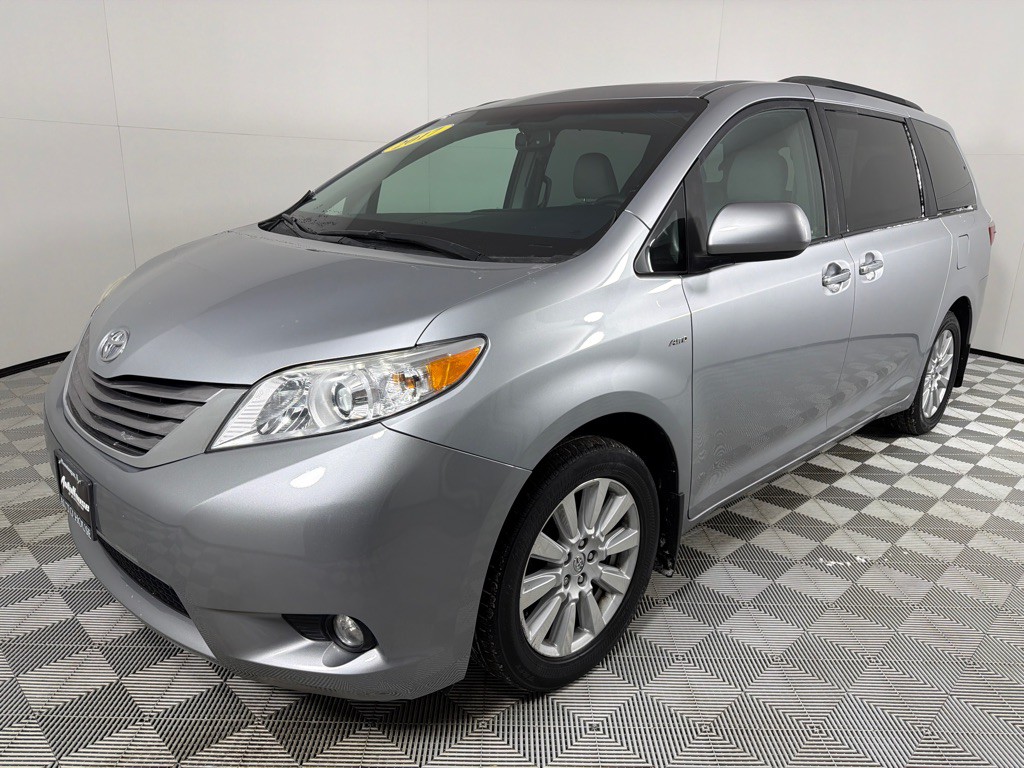 2017 Toyota Sienna Image 9